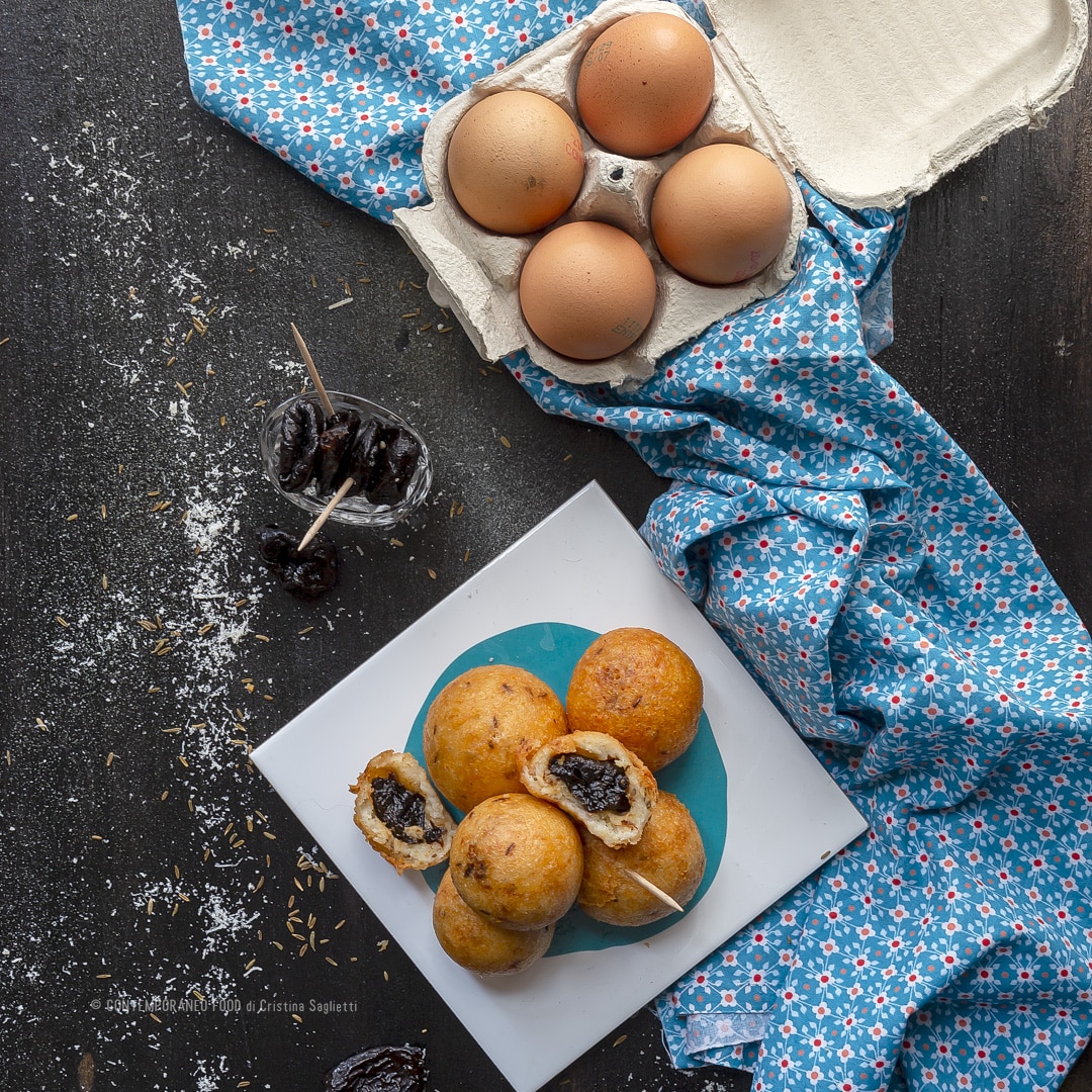 Immagine: Finger food al parmigiano e prugne