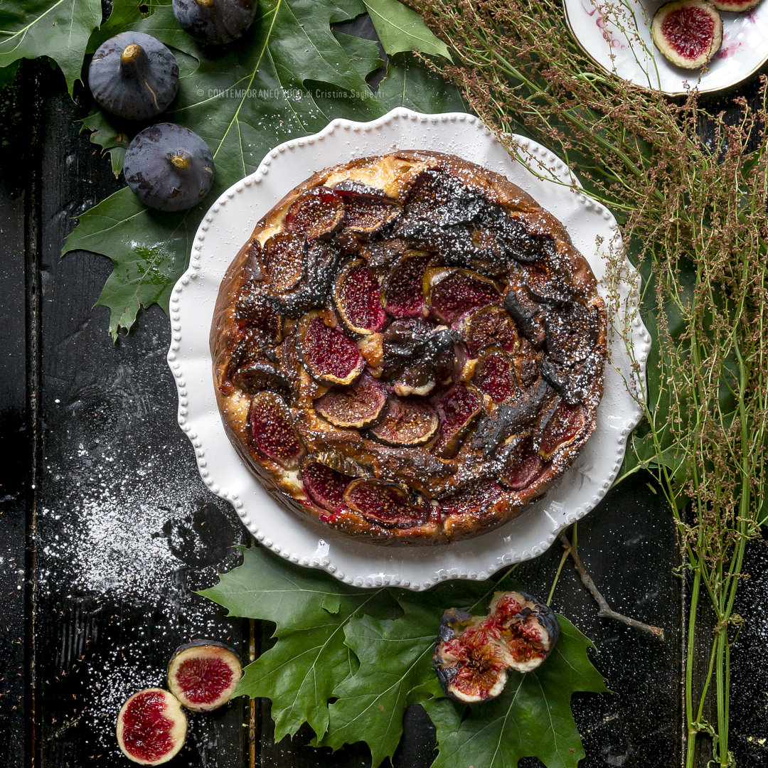 Immagine: Torta di fichi con yogurt greco e arancia al profumo di acqua di rose