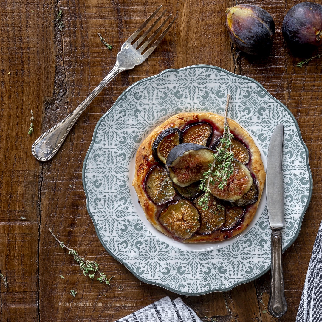 Immagine: Torta salata ai fichi, formaggio blu, miele e timo