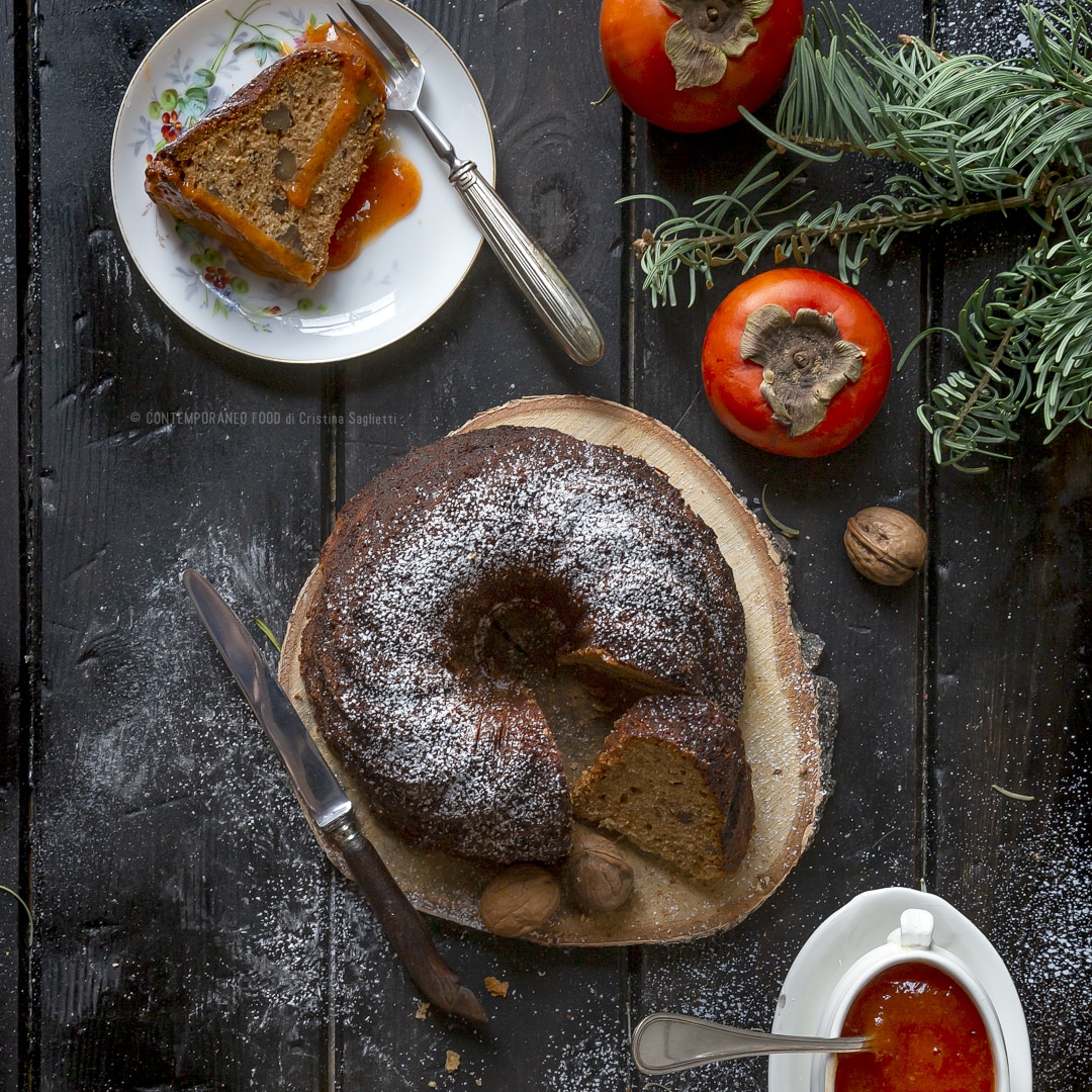 Immagine: Bundt cake noci e cachi con coulis di cachi e Rum