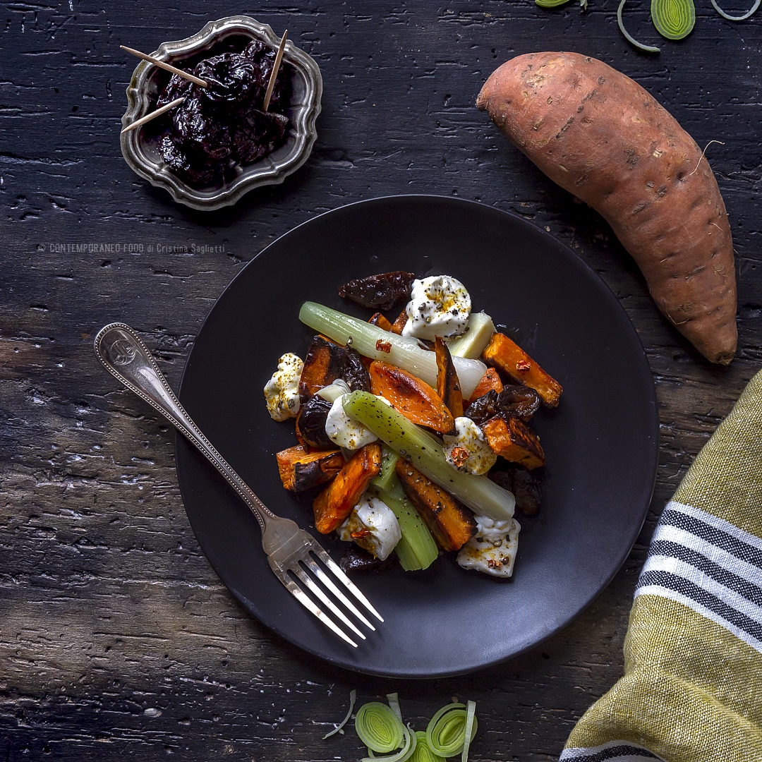 Immagine: Patate dolci in insalata con porri, prugne e formaggio di capra