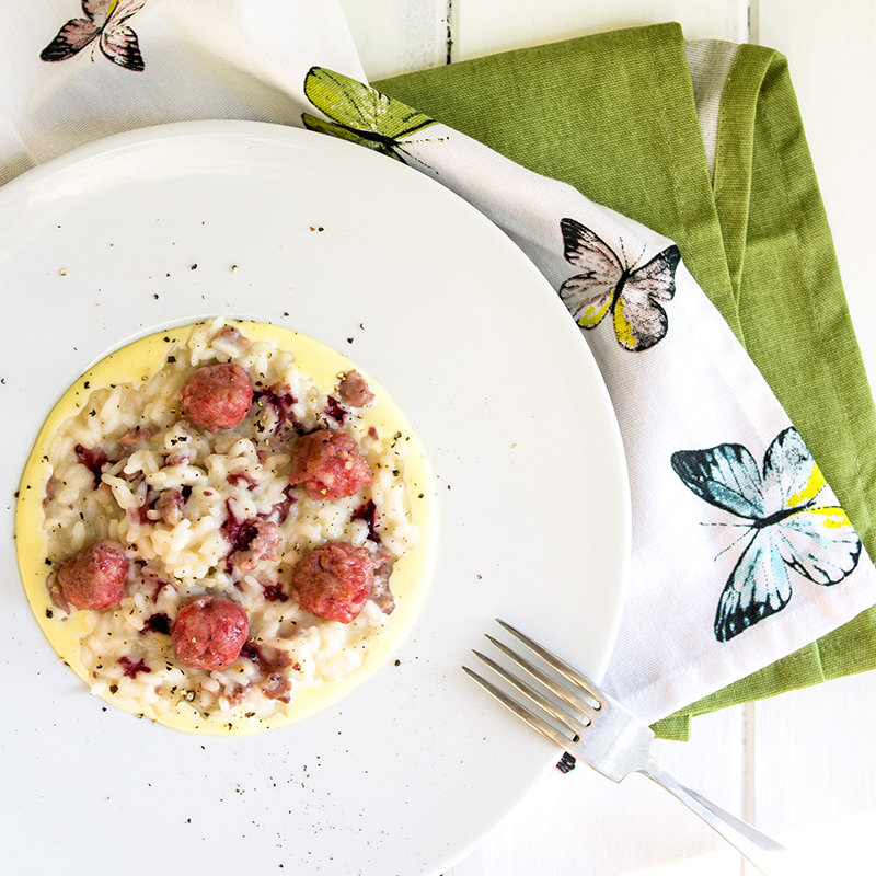 Immagine: Risotto con salsiccia di Bra su crema di toma di Murazzano DOP e riduzione di Barbera