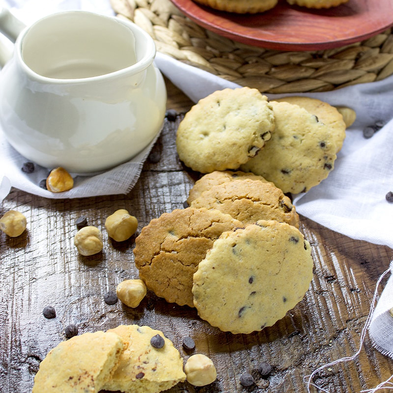 Immagine: Biscotti alle nocciole con gocce di cioccolato fondente