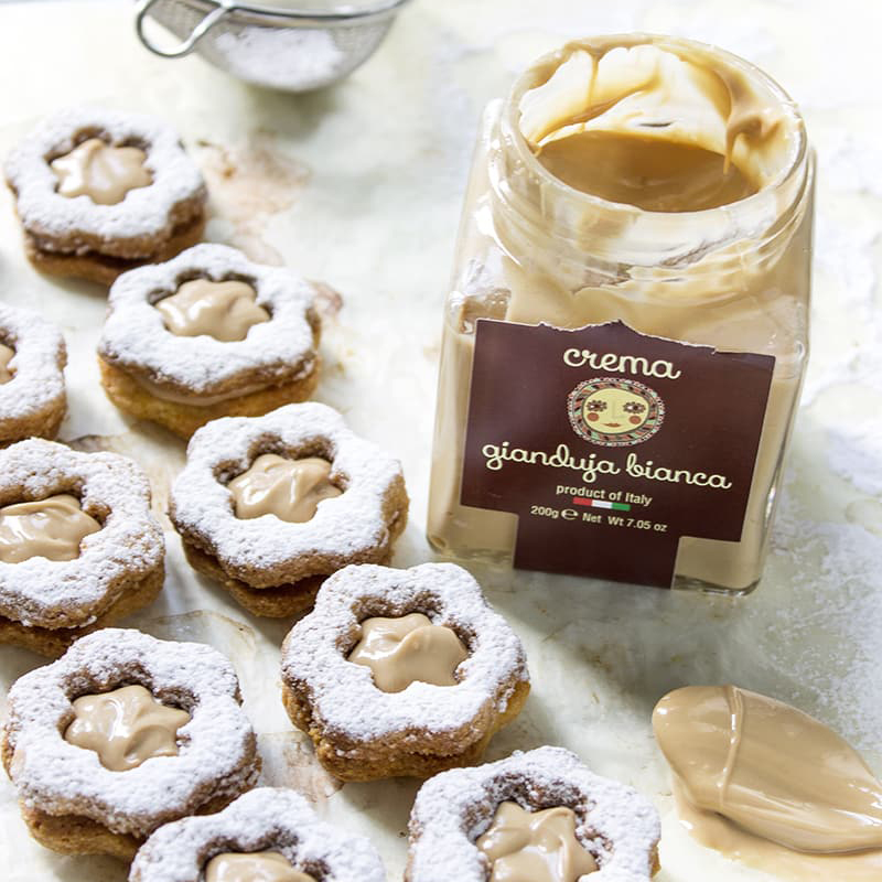 Immagine: Biscotti alla farina di riso e mais con crema gianduja bianca