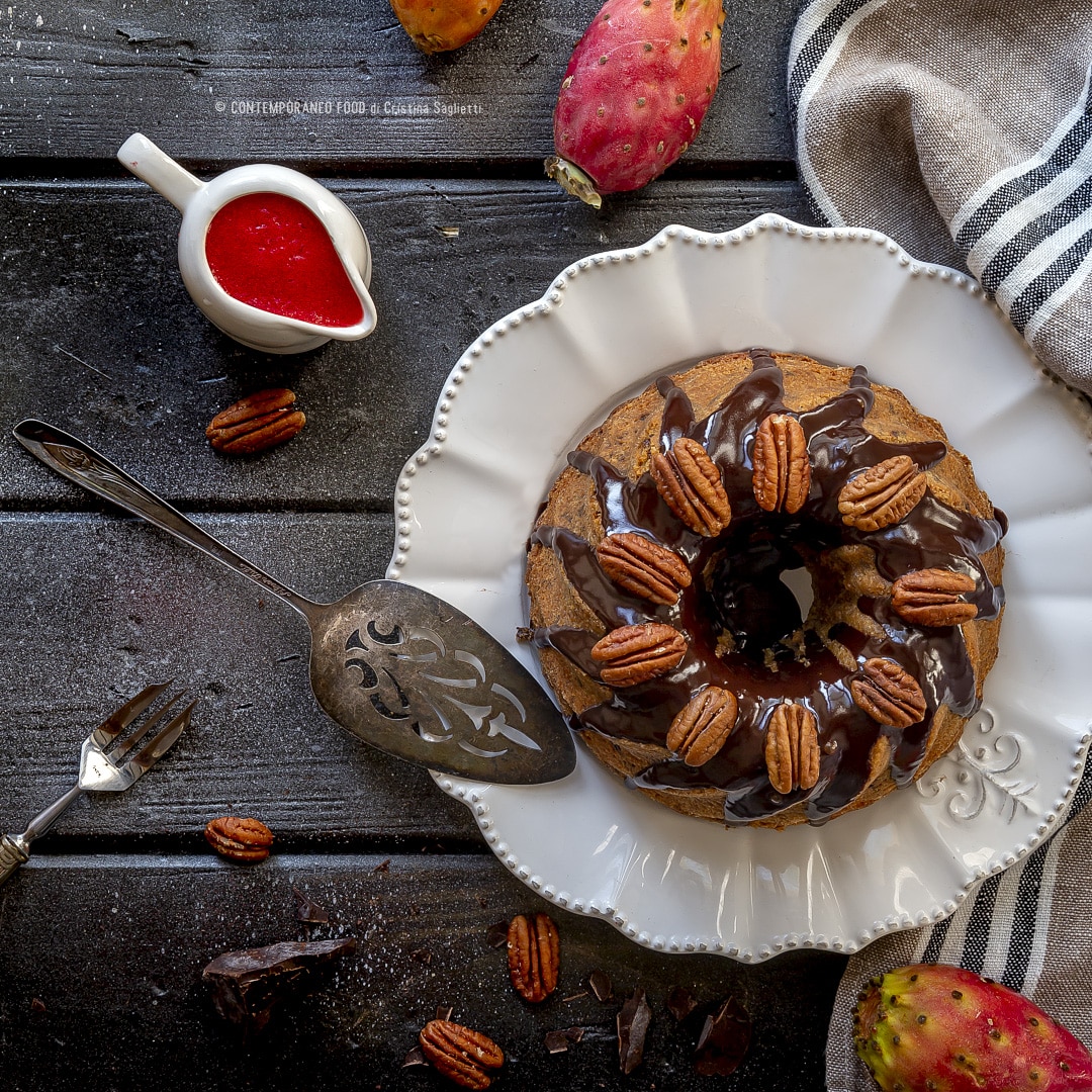 Immagine: Torta con noci Pecan e cioccolato fondete con coulis di fichi d’India e Rum