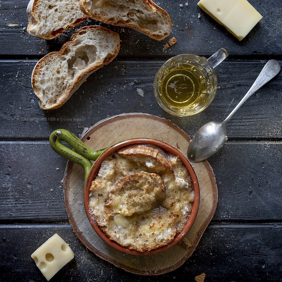 Immagine: Pane e formaggio filante alla birra