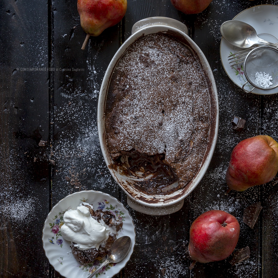 Immagine: Torta dal cuore fondente cioccolato e pere
