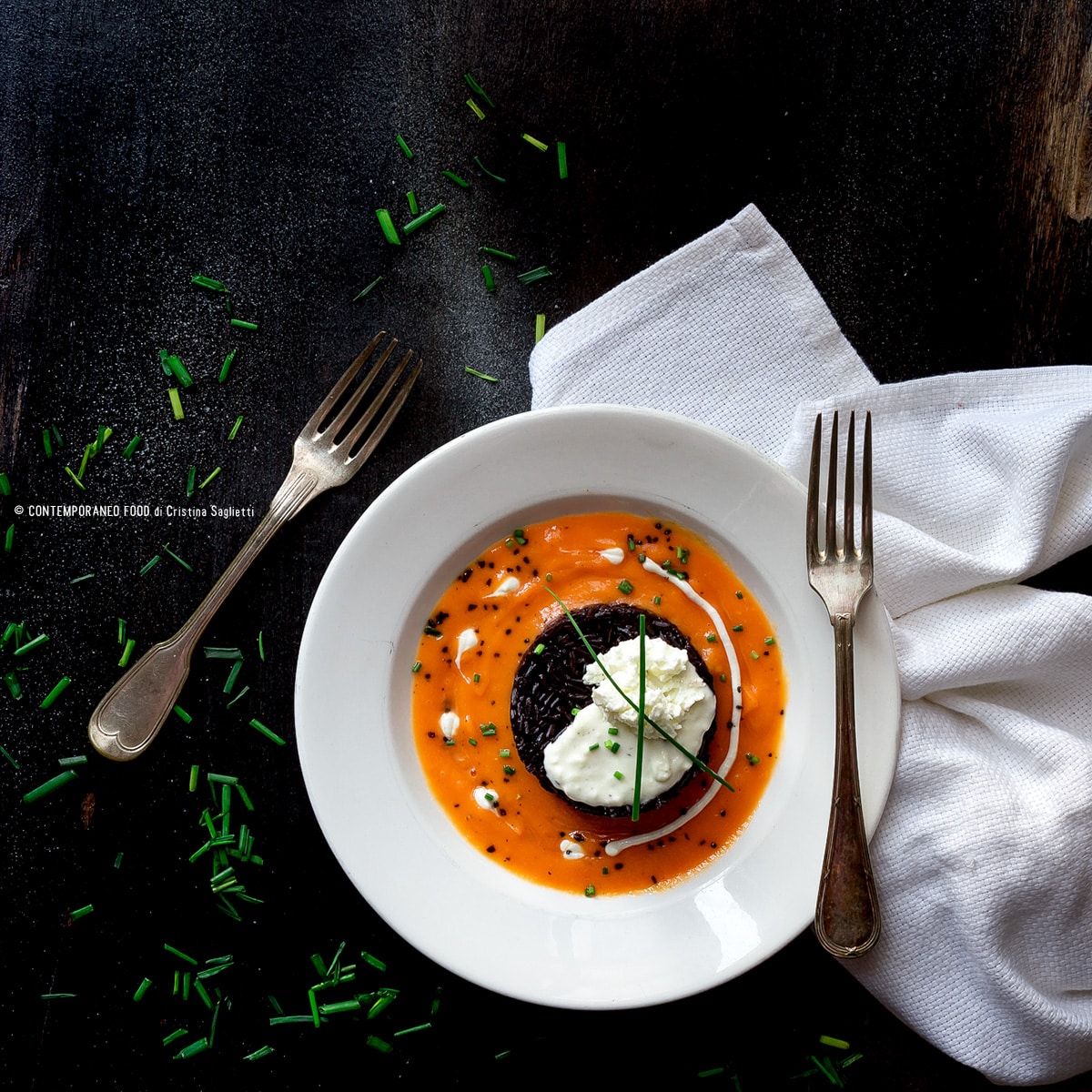 Immagine: Riso Buono Artemide con coulis di papaya, crema di feta greca, erba cipollina e sale nero