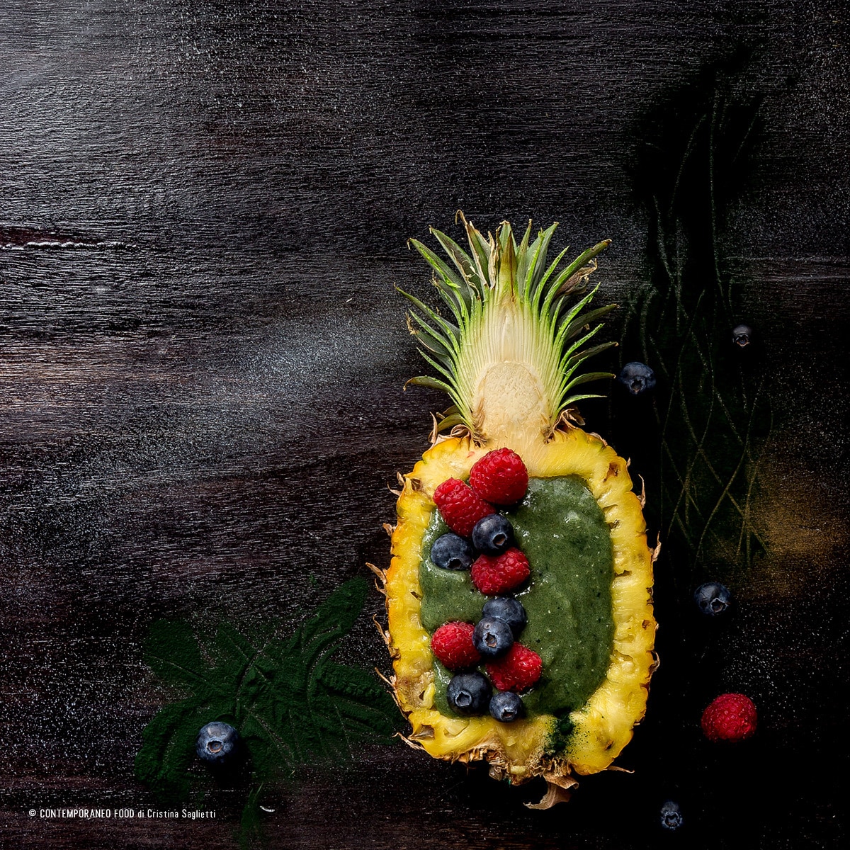 Immagine: Smoothie bowl alla spirulina con ananas e banana