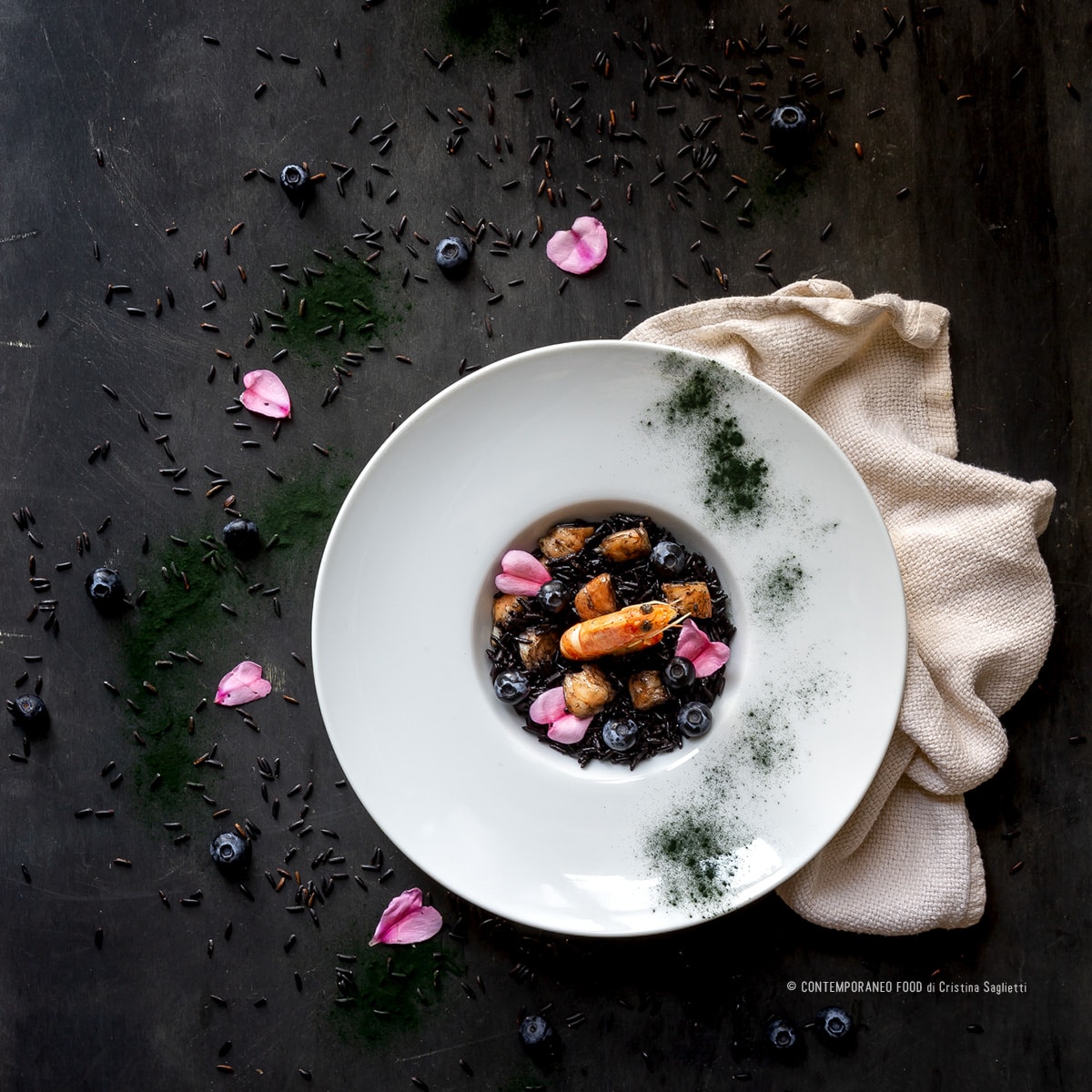 Immagine: Riso Artemide alla spirulina con mazzancolle all’Oban e mirtilli