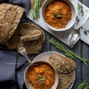 zuppa-di-fagioli-borlotti-e-pane-raffermo-ricetta-veloce-facile-primo-piatto-ricetta-vegetariana-contemporaneo-food