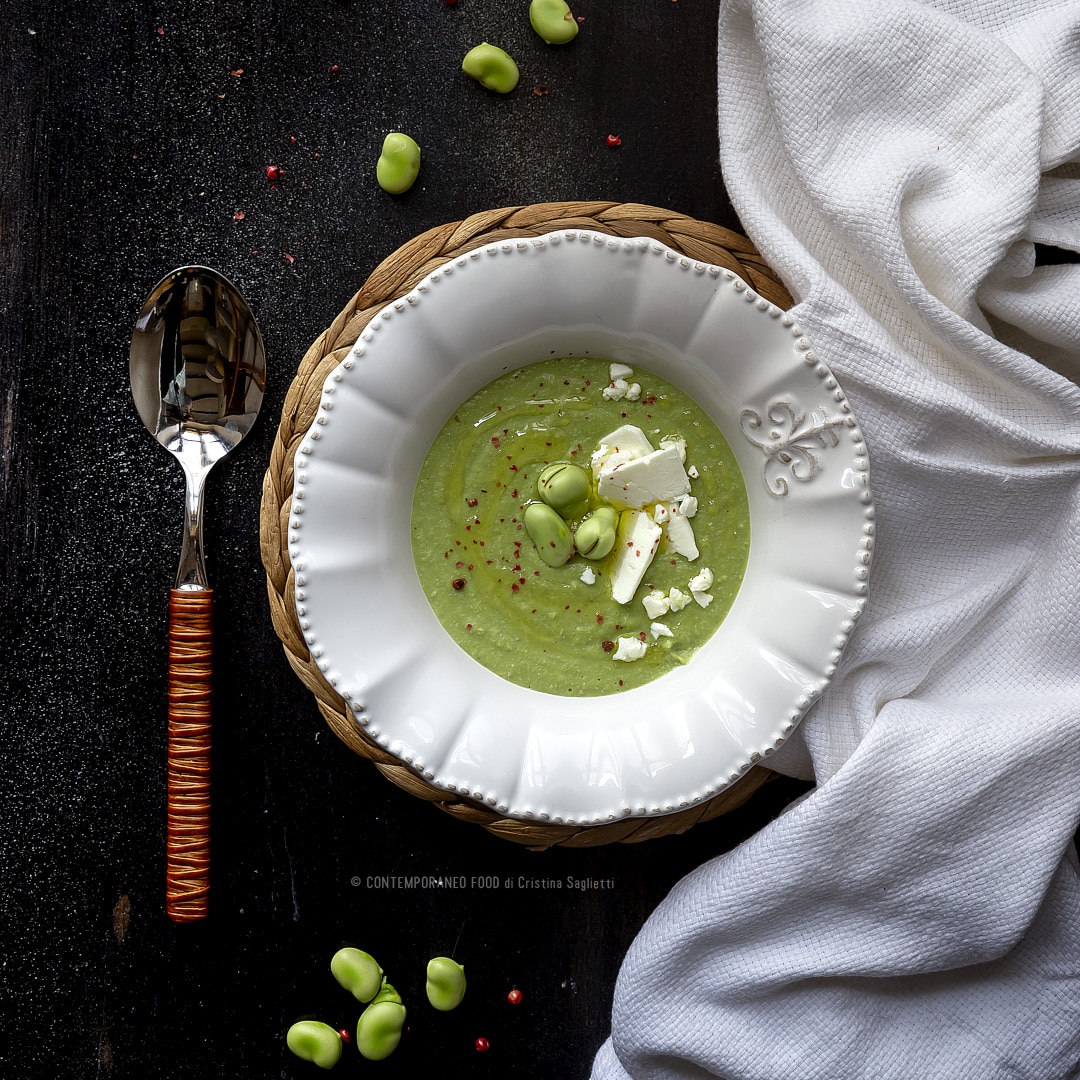 Immagine: Crema di fave con ricotta salata e pepe rosa