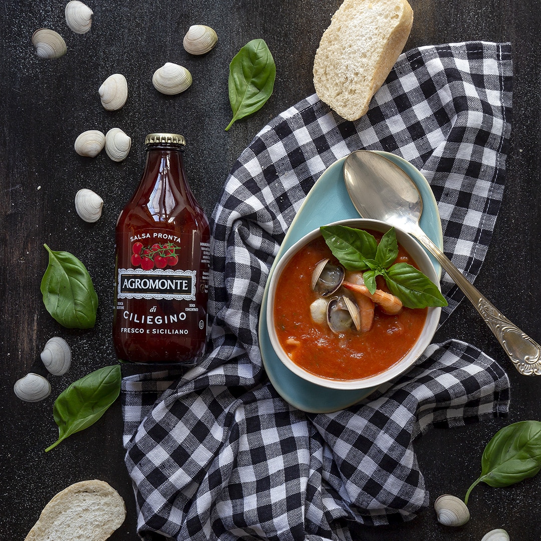 Immagine: Salsa pronta di pomodoro ciliegino Agromonte in zuppetta fredda di pesce