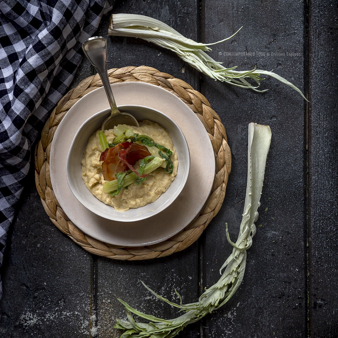 Immagine: Crema di ceci con cardi spadellati e speck croccante