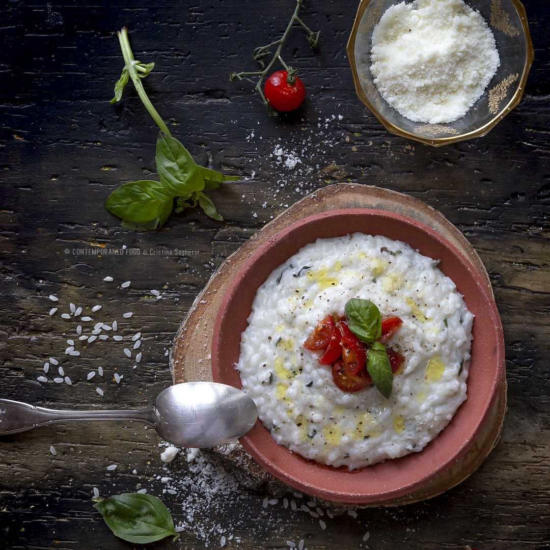 Immagine: Risotto al basilico e cremoso al formaggio con dadolata di pachino fresco