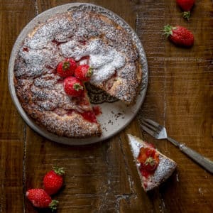 torta-soffice-alle-fragole-ricotta-vaniglia-colazione-sana-merenda-ricetta-facile-contemporaneo-food