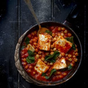 feta-greca-al-pomodoro-con-spinaci-ceci-ricetta-vegetariana-facile-secondo-piatto-unico-light-contemporaneo-food