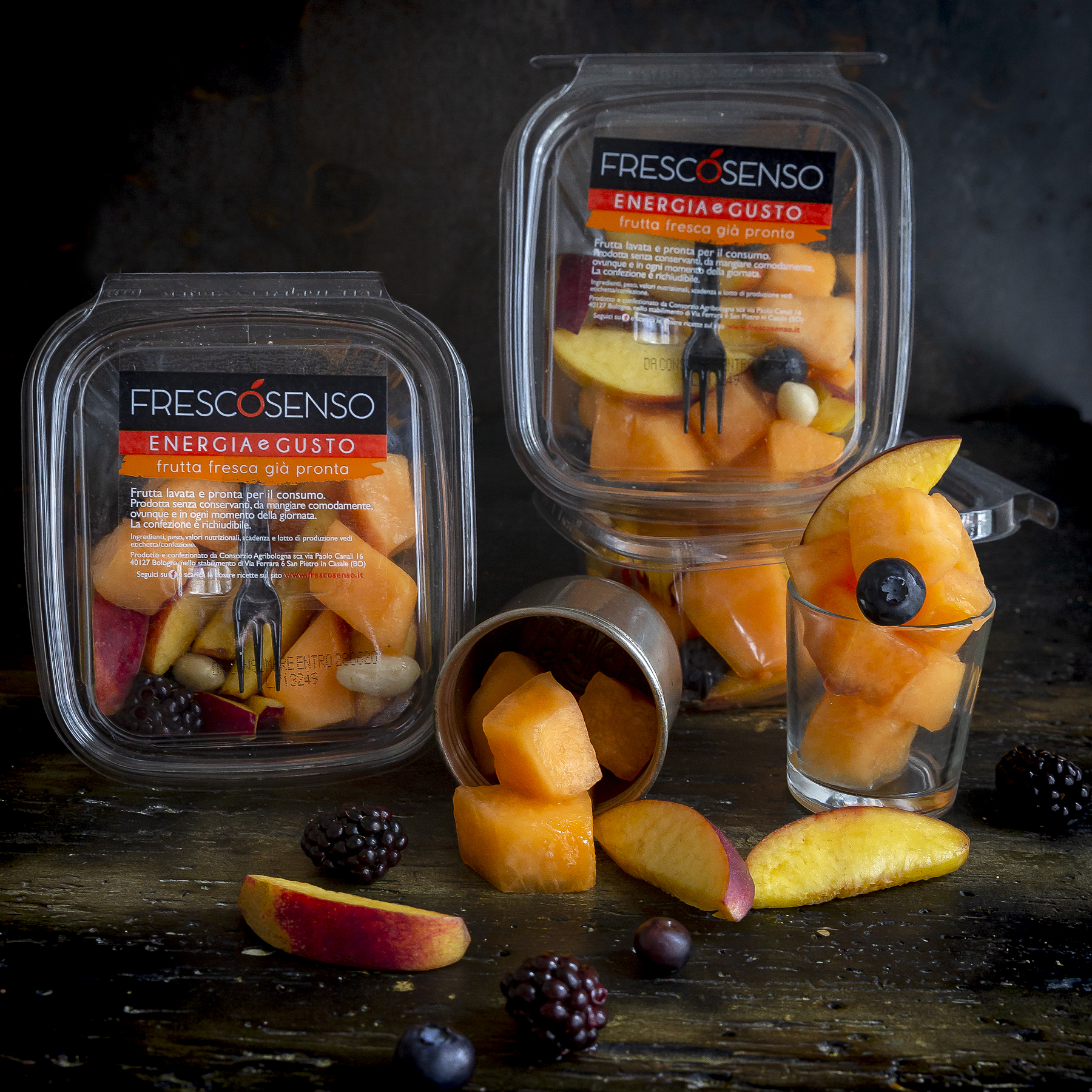 Immagine: La macedonia estiva Fresco Senso con cubetti di melone, spicchi di nettarina e mandorle e l’importanza di consumare frutta fresca in estate