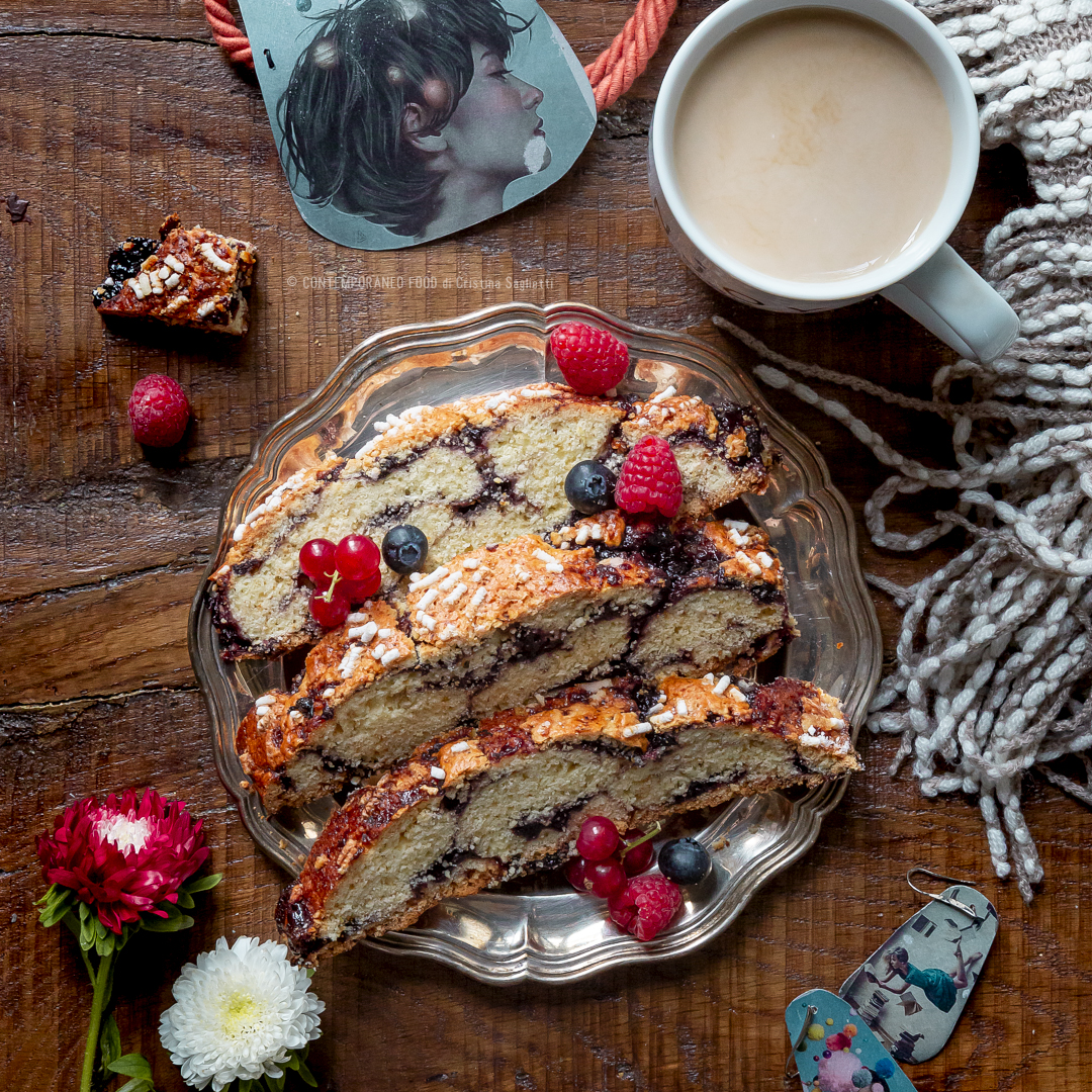 Immagine: Biscotti morbidi da inzuppo alla confettura di mirtilli con Cognac e arancia