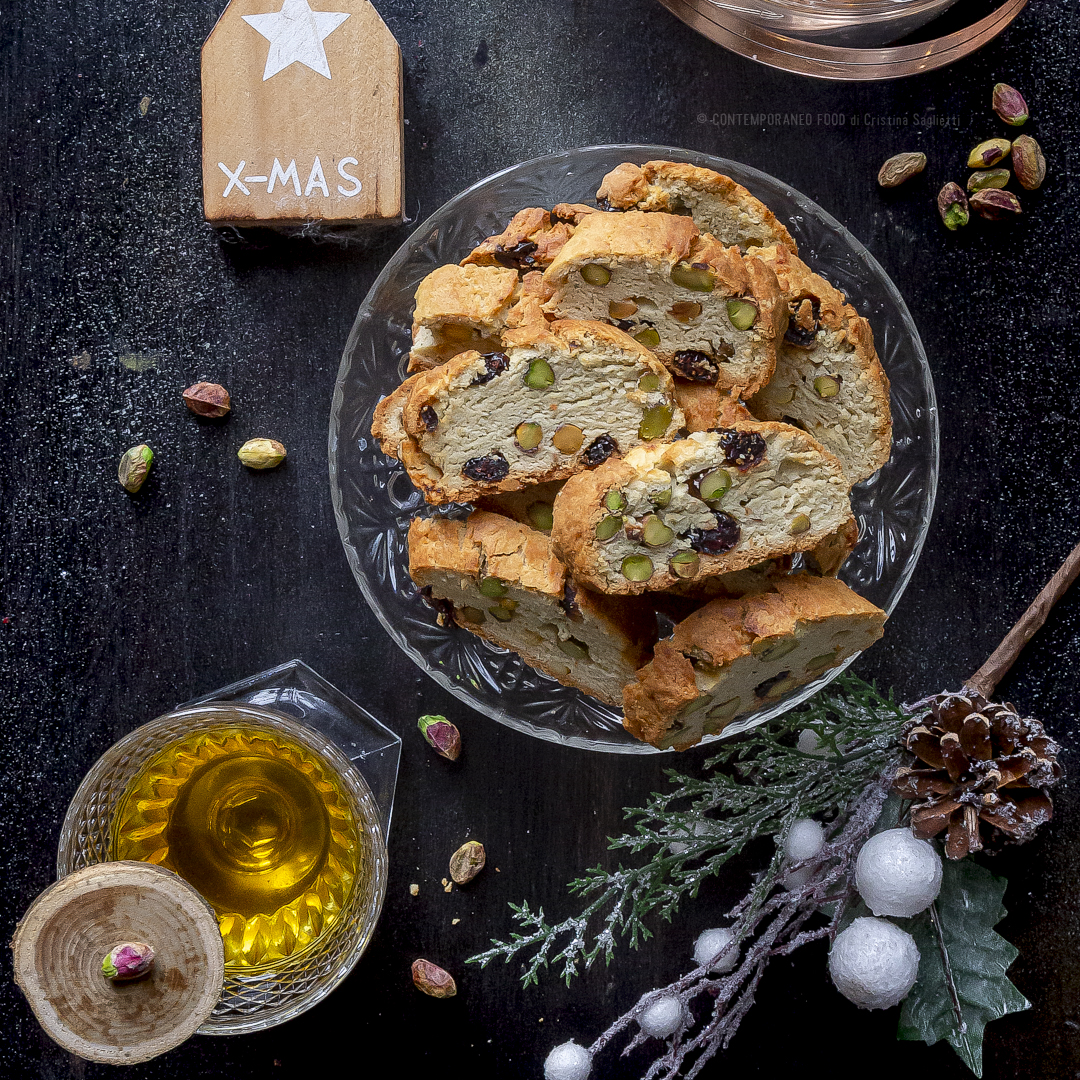 Immagine: Cantucci salati al gorgonzola, pistacchi e mirtilli rossi