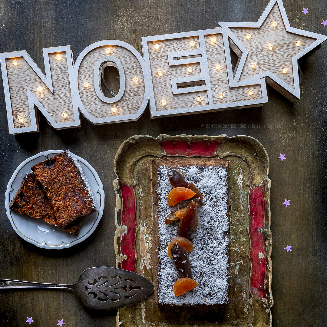 Immagine: Torta di Natale con datteri freschi e albicocche