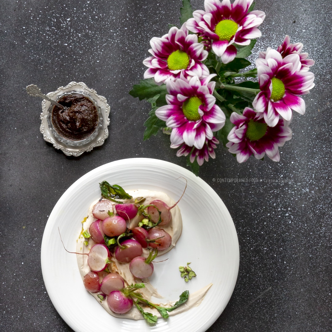 Immagine: Rapanelli spadellati con yogurt greco al miso