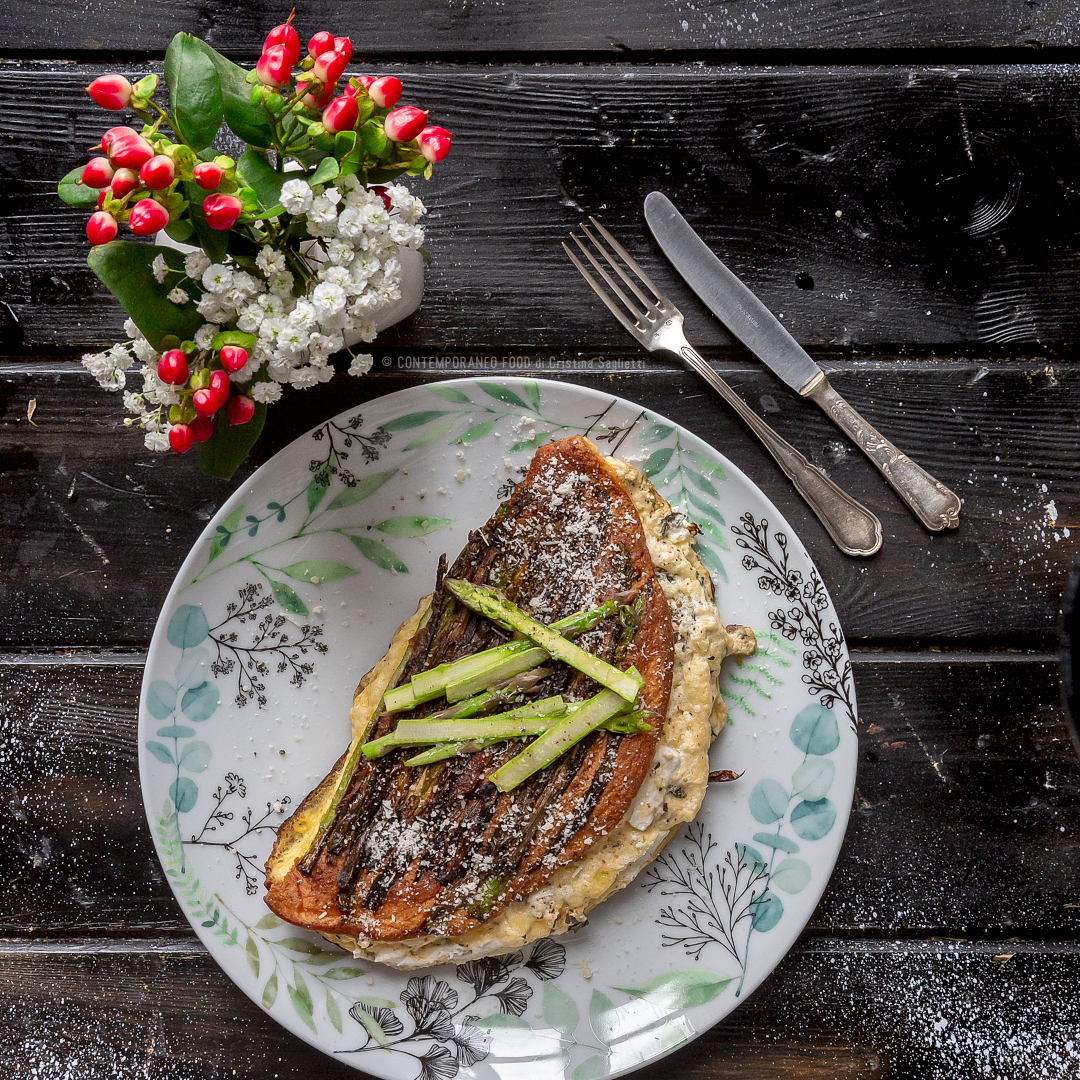 Immagine: Omelette soufflé con ricotta di bufala e asparagi