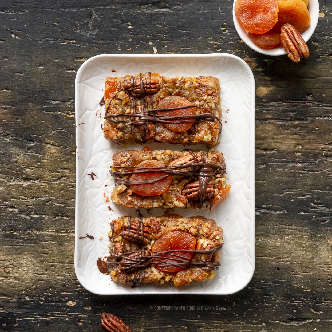 Immagine: Barrette fit con albicocche e noci Pecan