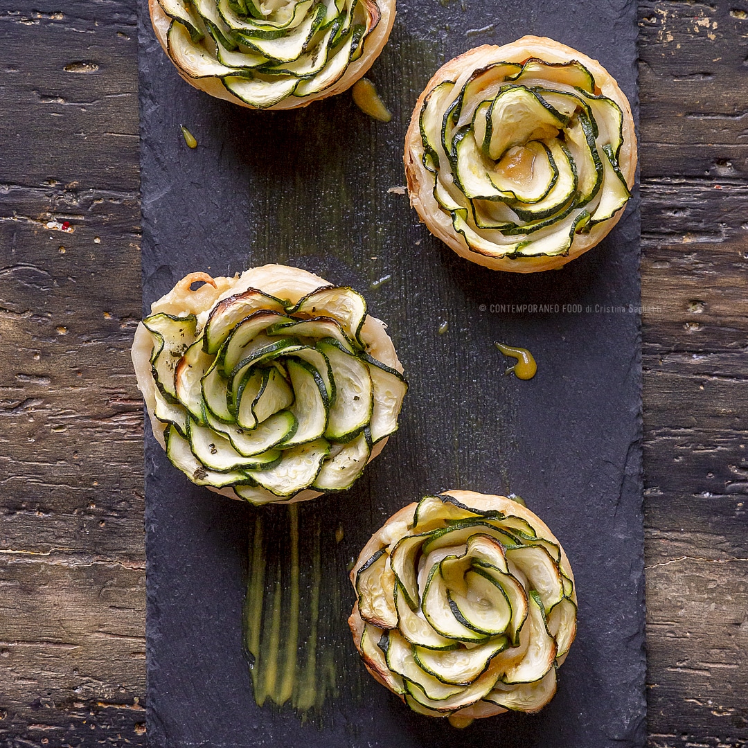Immagine: Cestini di sfoglia con zucchine, caprino e menta