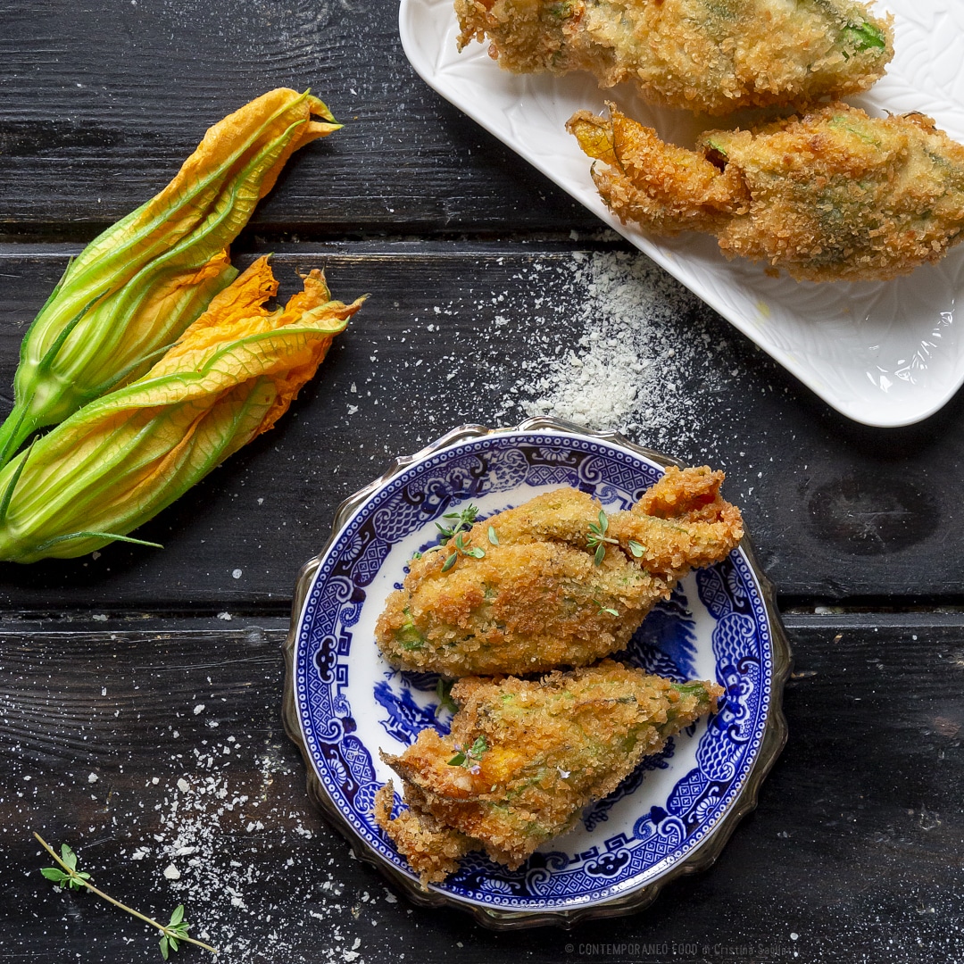 Immagine: Fiori di zucchina ripieni di gamberetti e fritti nel panko