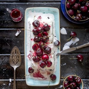 viennetta-alle-ciliegie-fresche-con-sciroppo-allo-cherry-torta-gelato-facile-veloce-contemporaneo-food