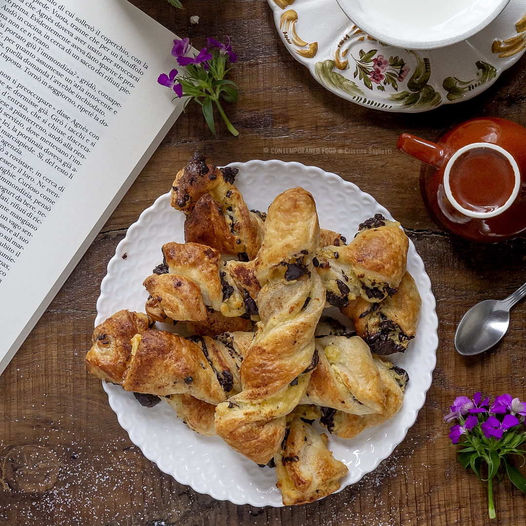 Immagine: Sfogliette con cioccolato e crema veloce