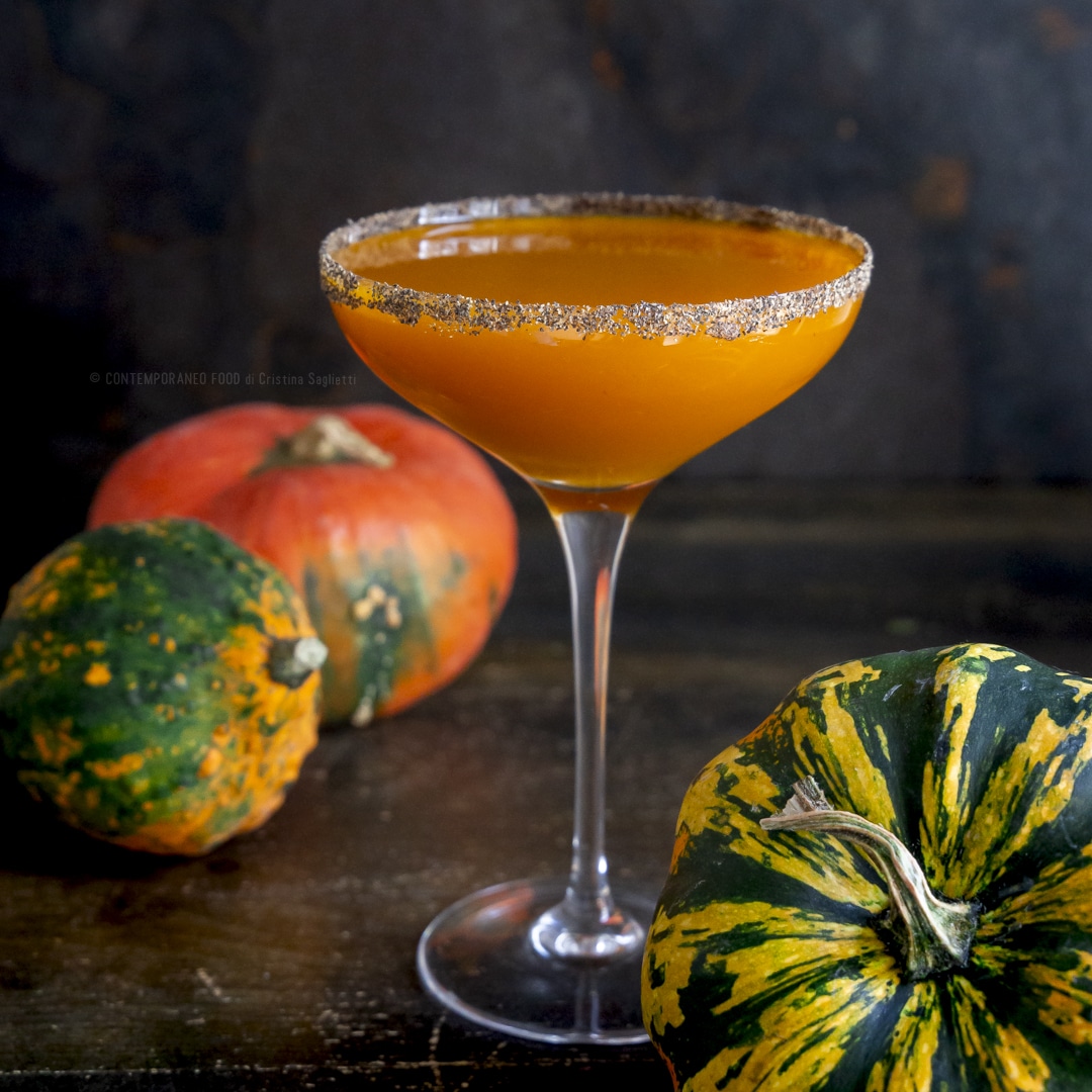 Immagine: Drink alla zucca al profumo di rosmarino