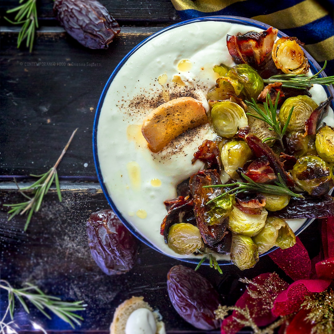 Immagine: Cremoso al formaggio montato con datteri avvolti nel bacon, cavoli di Bruxelles arrosto e salsa al miele