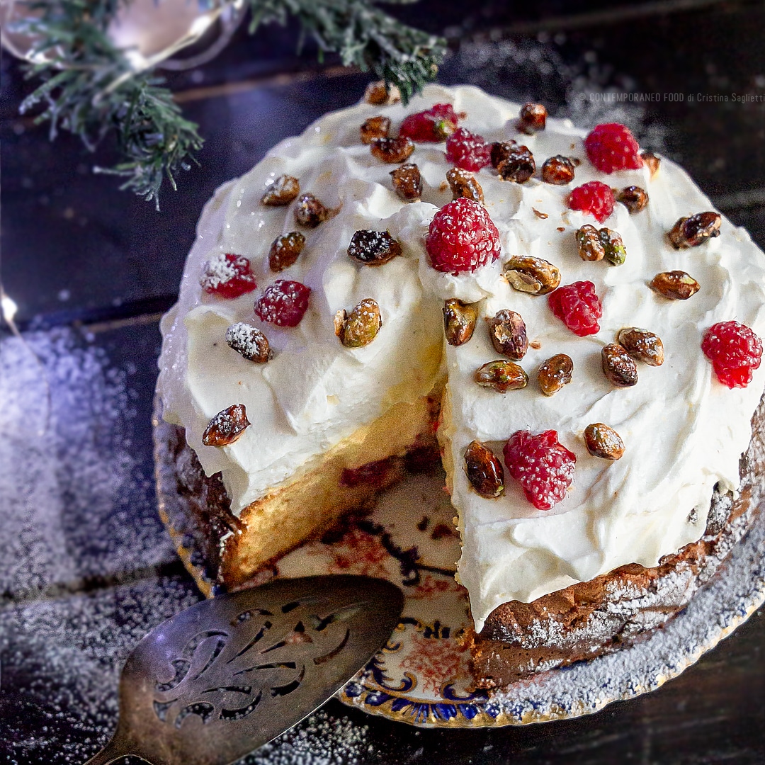 Immagine: Torta Cherry con chantilly, lamponi freschi e pistacchi caramellati