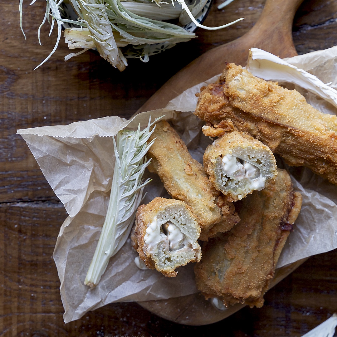 Immagine: Cardi fritti ripieni di bufala affumicata e acciuga