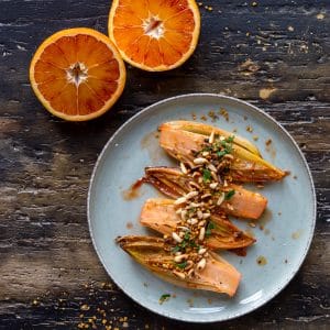 insalata-belga-all'arancia-pinoli-polline-contorno-vegetariano-sano-ligth-per-la-dieta-contemporaneo-food