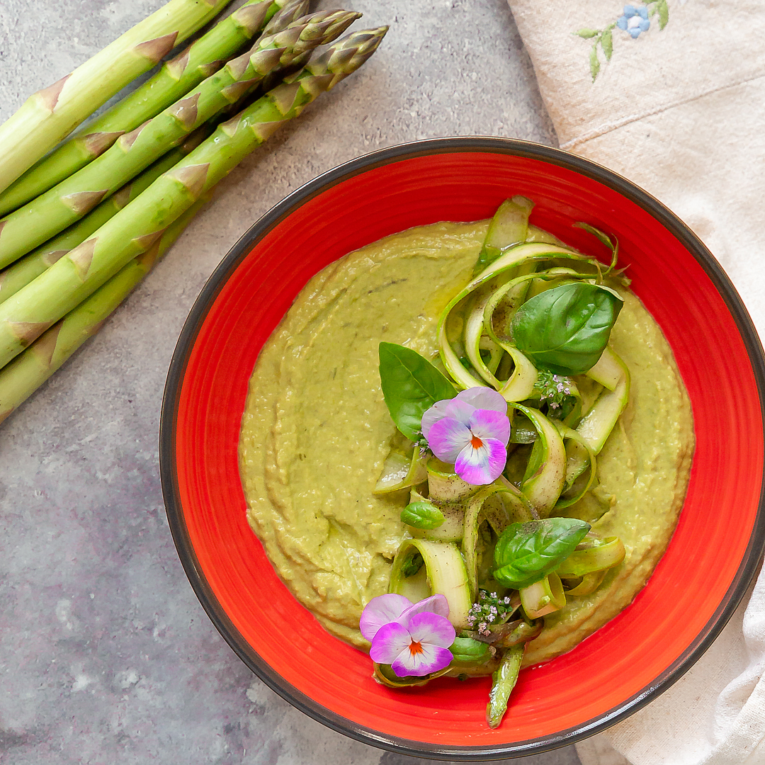 Immagine: Crema fredda di asparagi con suo carpaccio al profumo di limoni