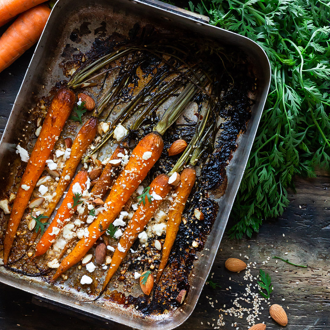 Immagine: Carote all’Aperol con feta greca e mandorle