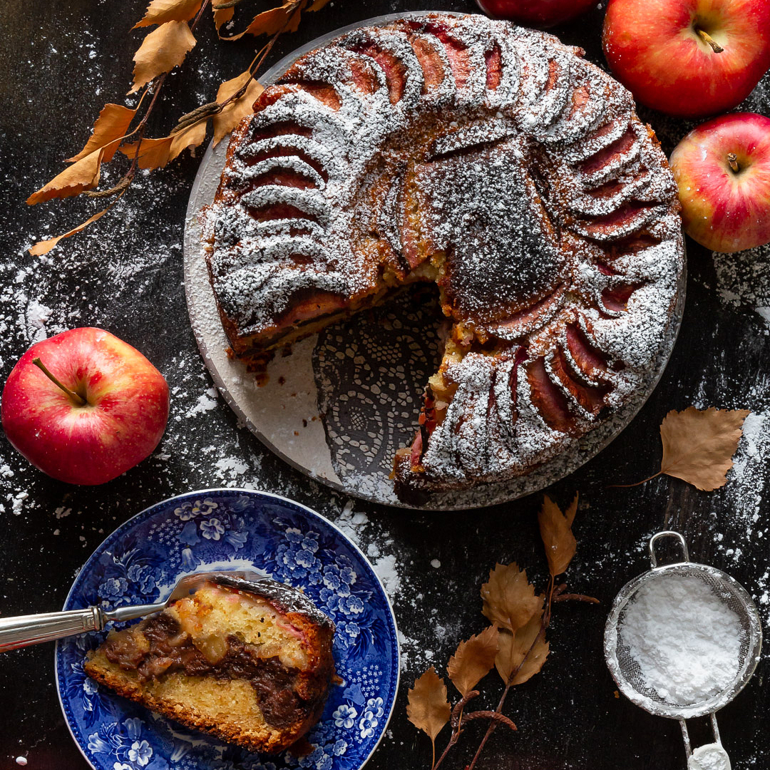Immagine: Torta sofficissima di mele con composta di mele e Porto e crema al cioccolato