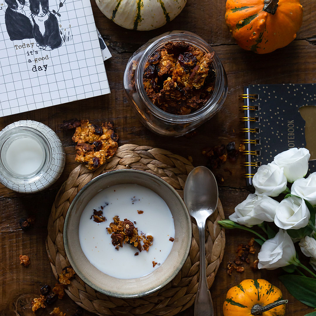 Immagine: Granola homemade alla zucca, mirtilli rossi, avena e noci Pecan