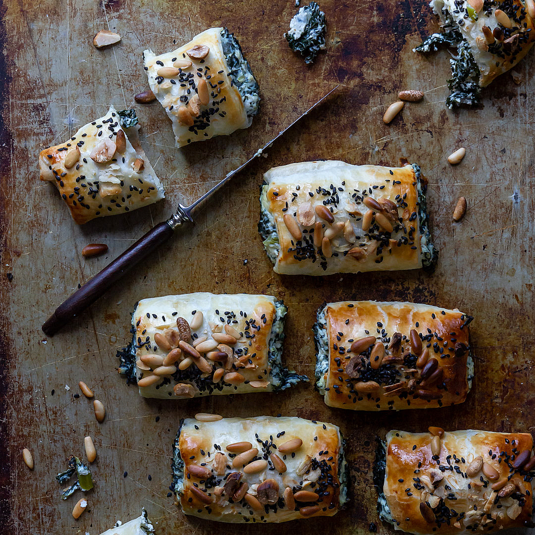 Immagine: Fagottini di sfoglia con cavolo nero e ricotta