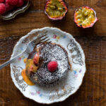 tortino-al-cioccolato-dal-cuore-morbido-dolce-facile-veloce-contemporaneo-food