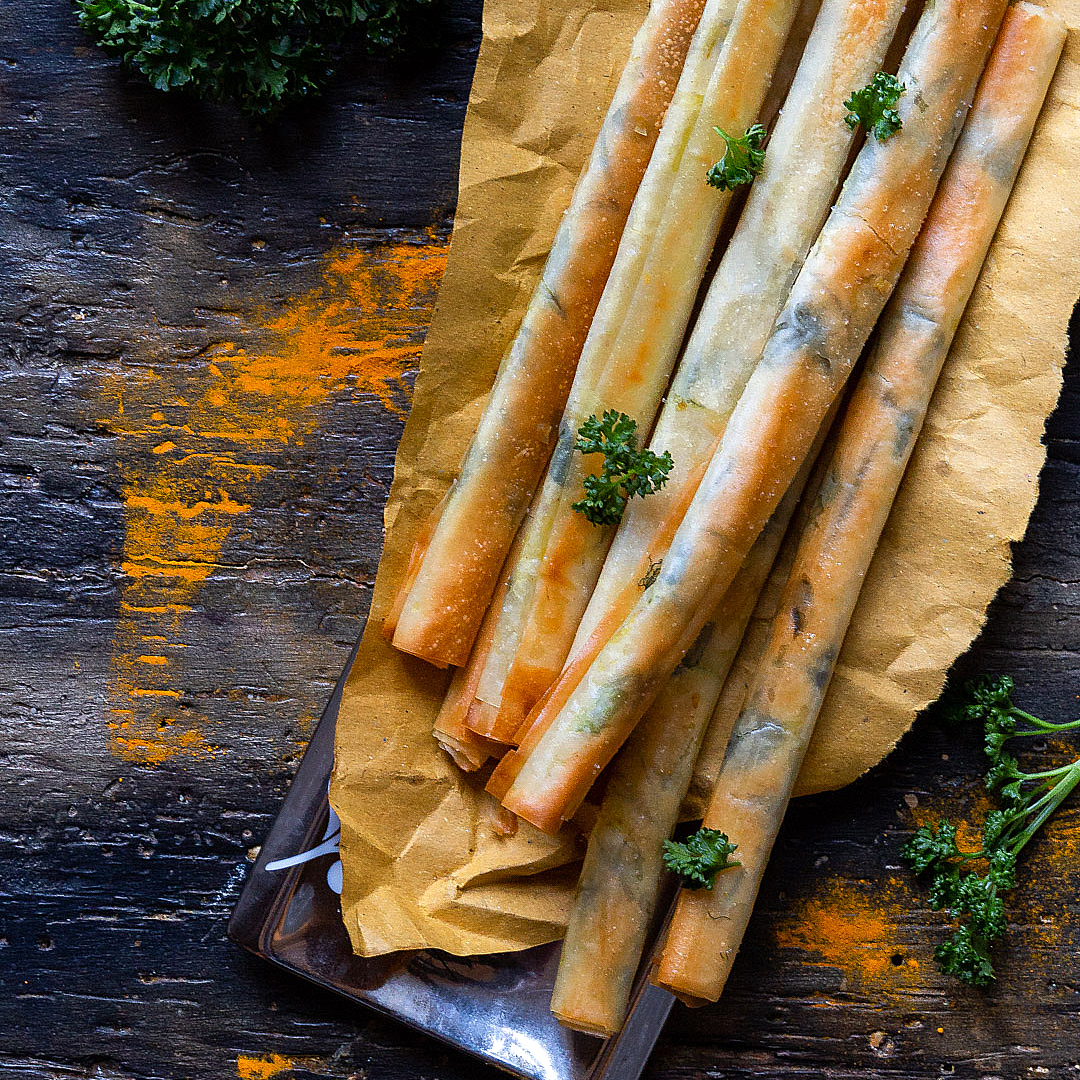 Immagine: Grissini facili in pasta phillo alle erbe e spezie