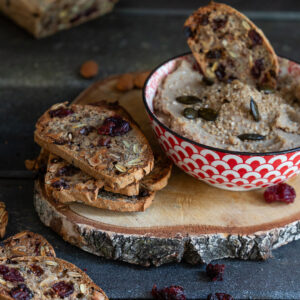 crema-salata-di-castagne-crackers-semi-mandorle-frutti-rossi-ricette-facili-veloci-brunch-contemporaneo-food