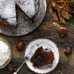 torta-cuore-morbido-cioccolato-castagne-senza-glutine-senza-lattosio-dolce-facile-autunnale-contemporaneo-food