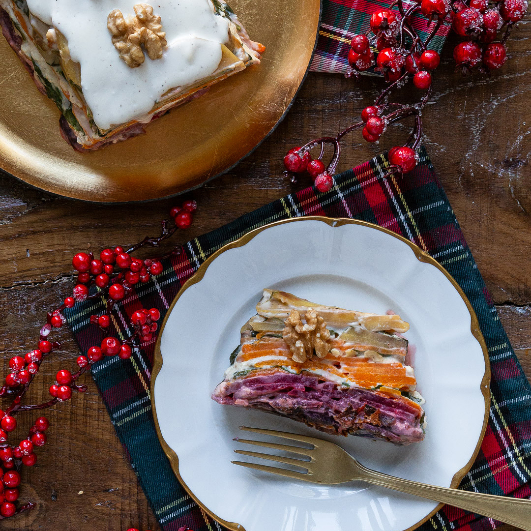 Immagine: Millefoglie di verdura con noci e spinacini